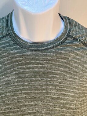 Lululemon Men's green striped marled tech performance t-shirt Small S EUC
